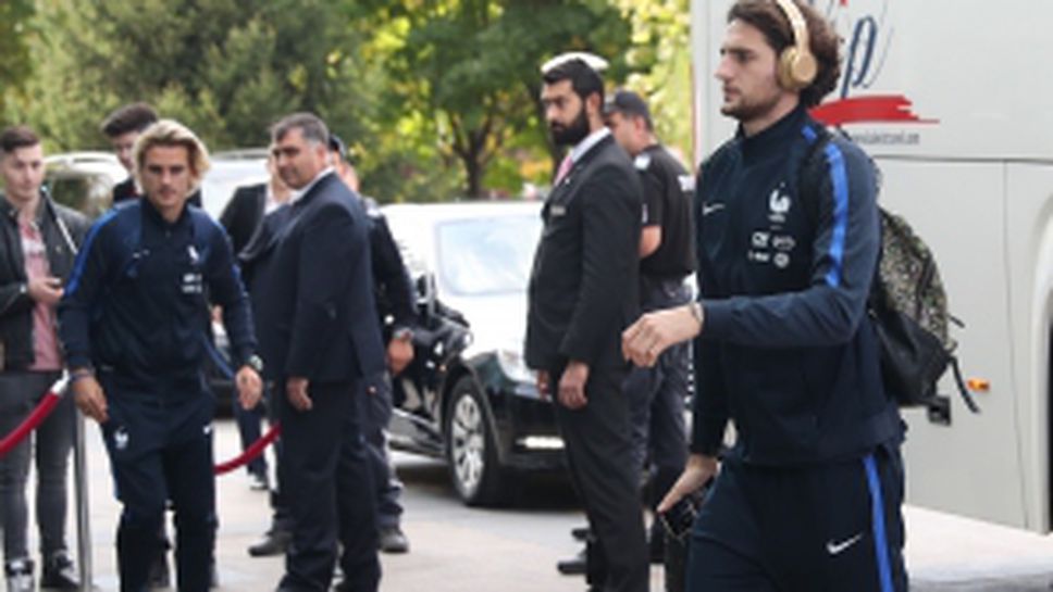 Звездите на френския национален отбор пристигнаха в София