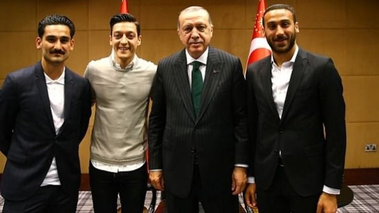 Йозил, Гюндоган и Тосун се срещнаха с Реджеп Тайип Ердоган в Лондон