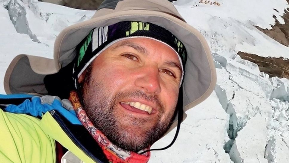 Скатов не беше допуснат от китайските власти да се качи на Еверест