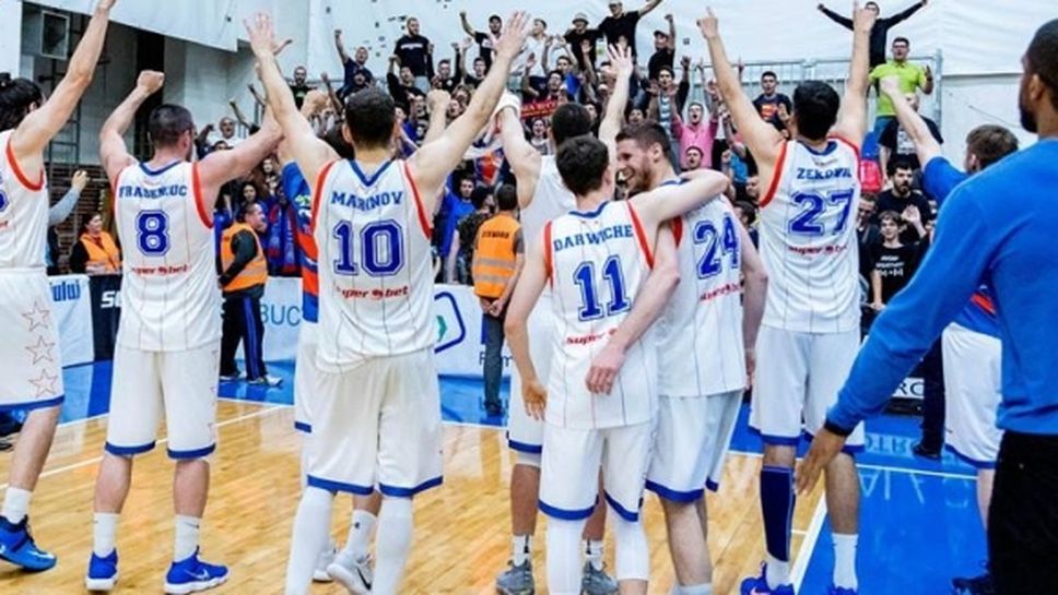 Павел Маринов отбеляза 7 точки при загуба на Стяуа