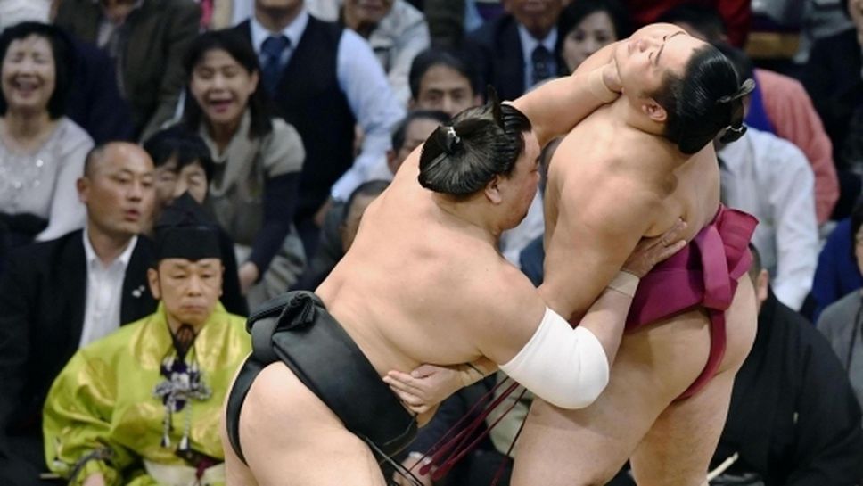 Аоияма вече е с положителен баланс на Майския турнир в Токио