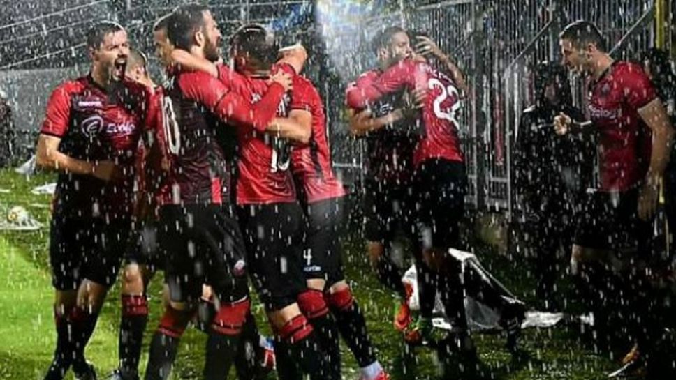 Дубъл за Шкендия