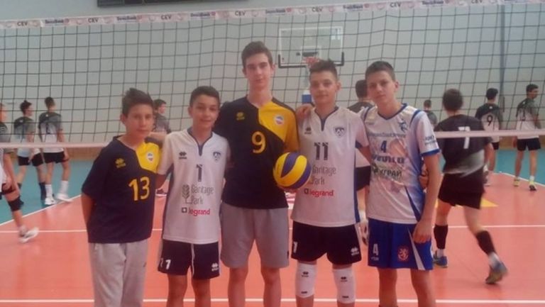 Синовете на четирима волейболни национали спорят на финалите в Дупница