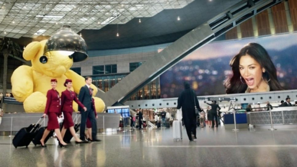 Никол Шерцингер в забавна реклама на Qatar Airlines (видео)