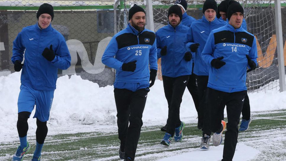 Под големия сняг Левски излезе за първа тренировка