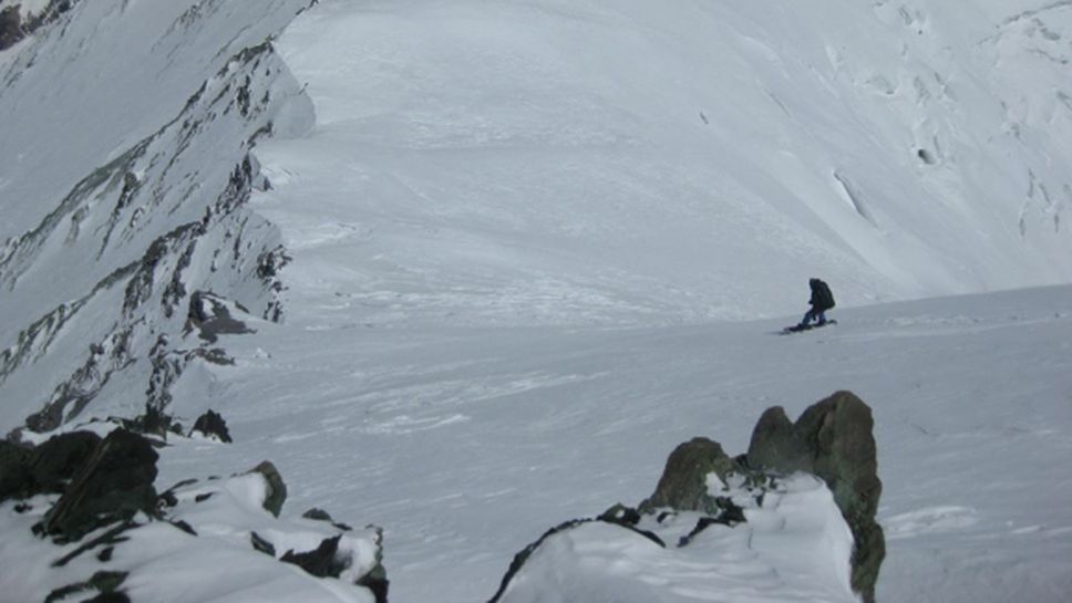 Първо българско сноуборд спускане от над 7000 метра