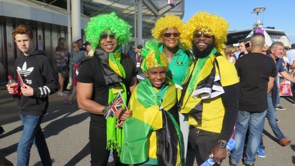 Ямайските фенове загряват за бягането на Болт