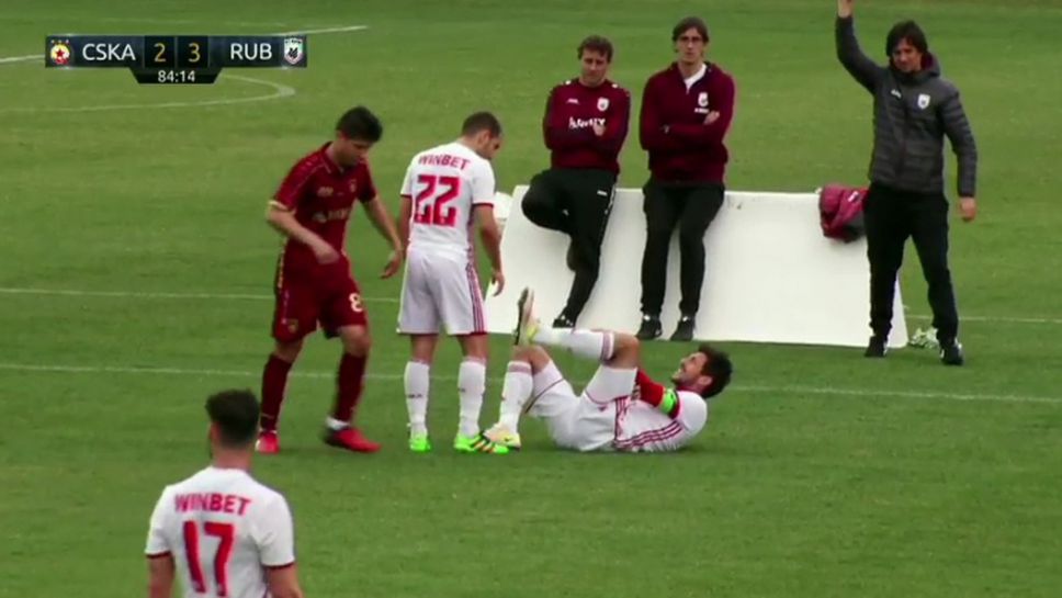 Манолев с тежка травма в мача срещу Рубин