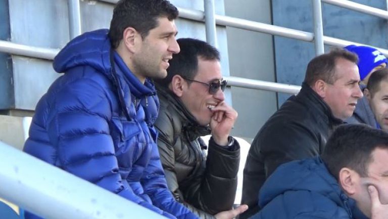 Миланов и Макриев гледат "сините"