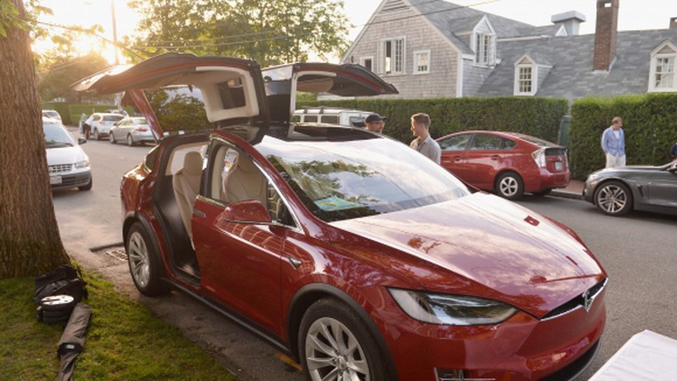 Tesla намали базисната цена на Model X с 3 000 долара