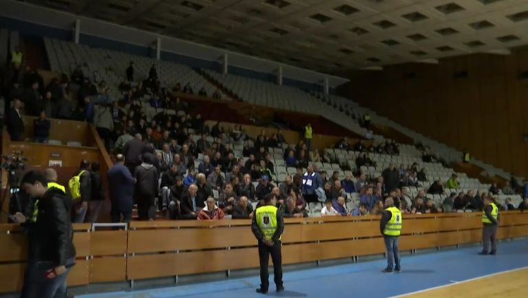 400 фенове на Левски уважиха срещата с ръководството