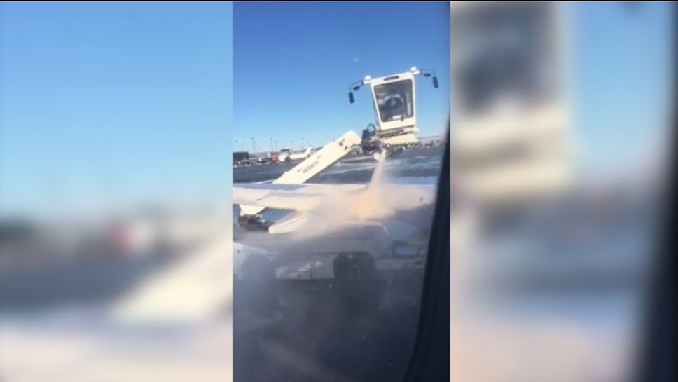 Ето видео как чистят самолета на Лудогорец