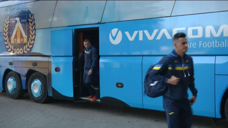 Автобусът на "сините" е вече на "Васил Левски"