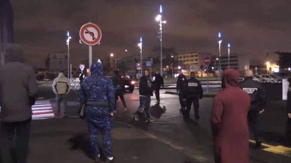 Фенове нападнаха ПСЖ на летище "Бурже"