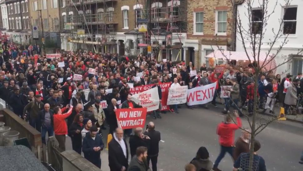 Протестното шествие на феновете на Арсенал срещу Венгер