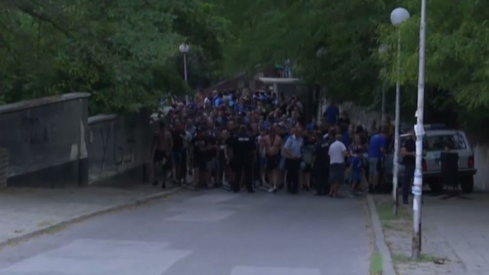 "Синьото" шествие в Благоевград все пак се състоя (видео)