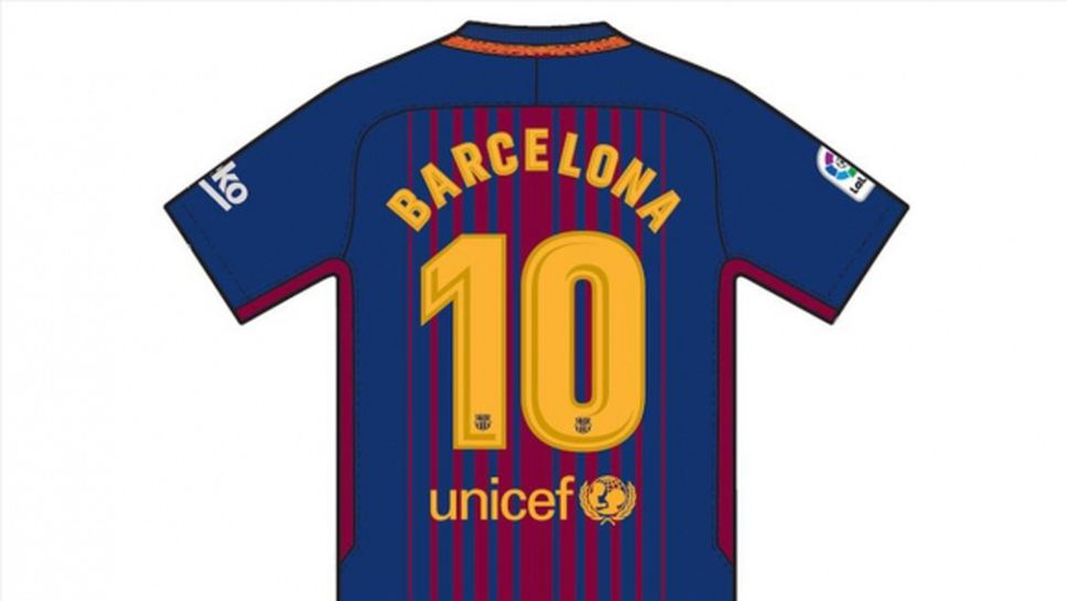 Играчите на Барселона със специални фланелки в памет на жертвите от атентата