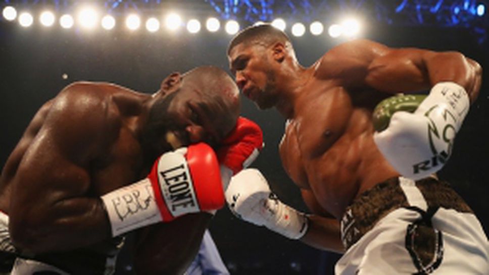 Антъни Джошуа спечели с противоречив технически нокаут срещу Такам