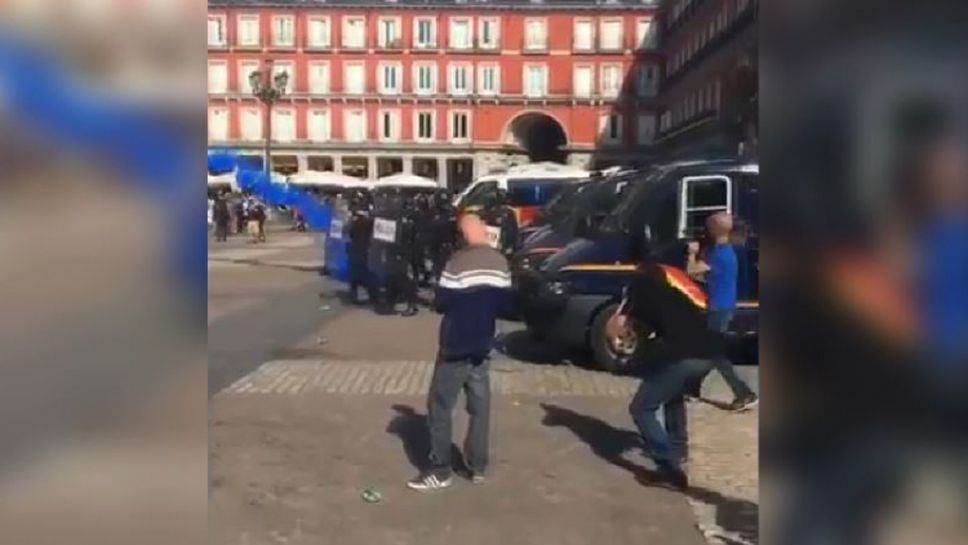 Феновете на Лестър в сблъсъци с полицията в центъра на Мадрид