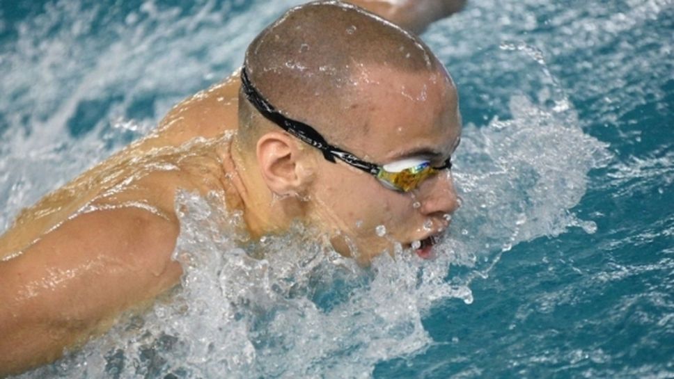 Антъни Иванов се класира за полуфиналите на 100 метра бътерфлай