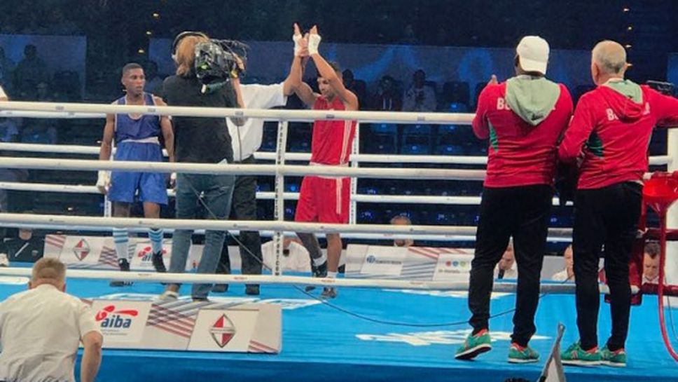Стефан Иванов тръгна с победа на световното по бокс
