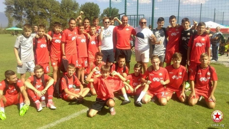 Юношите на ЦСКА-София вкараха 28 гола и взеха купата на международен турнир в Банско