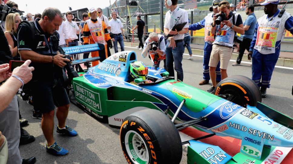Синът на Шумахер подкара шампионски болид на баща си