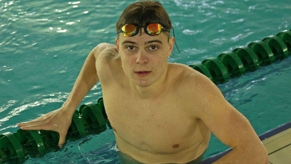 И Петър Божилов ще плува на финал на СП в Индианаполис