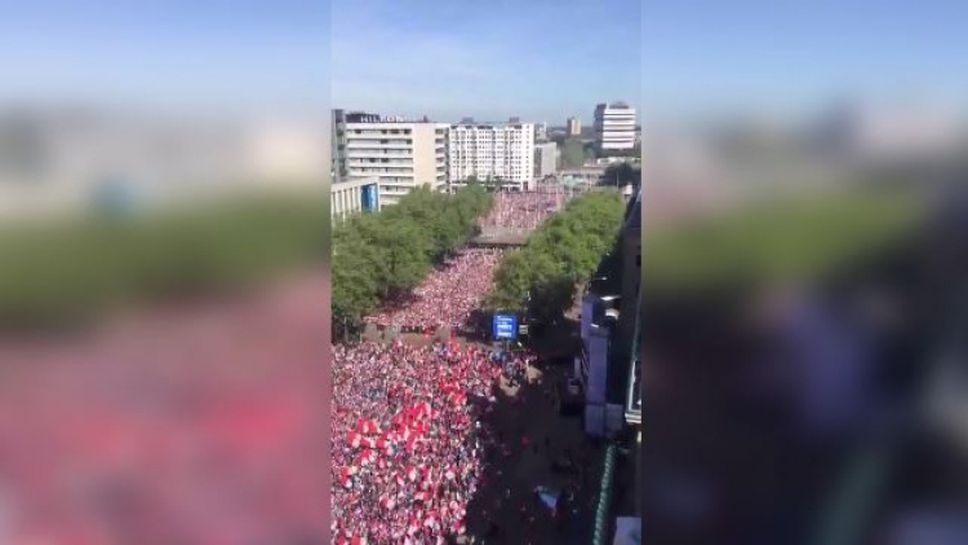 Феновете на Фейенорд окупираха улиците на Ротердам след спечелената титла