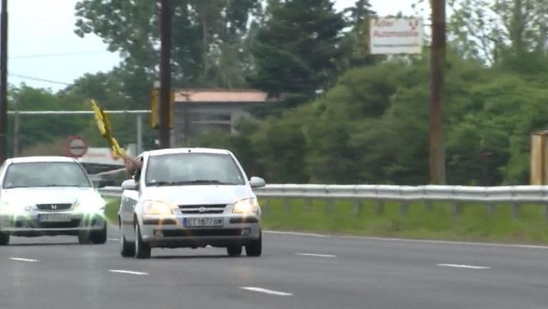Полицейски ескорт за феновете на Ботев към София