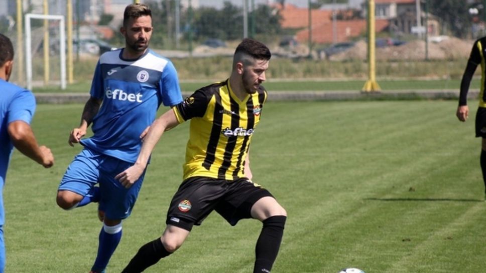 Ботев (Пловдив) повали Несебър, юноша на "канарчетата" с дебютен гол