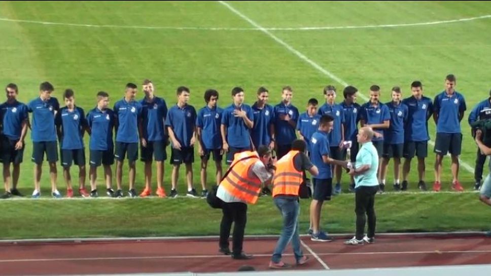 Наградиха юношите на Дунав на полувремето срещу ЦСКА-София