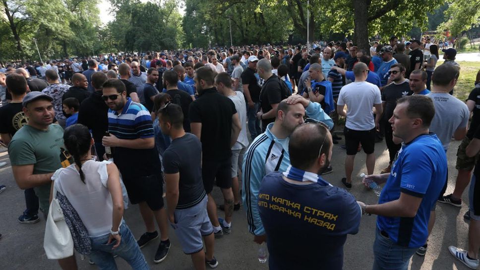 Феновете на Левски започнаха да се събират за своя протест