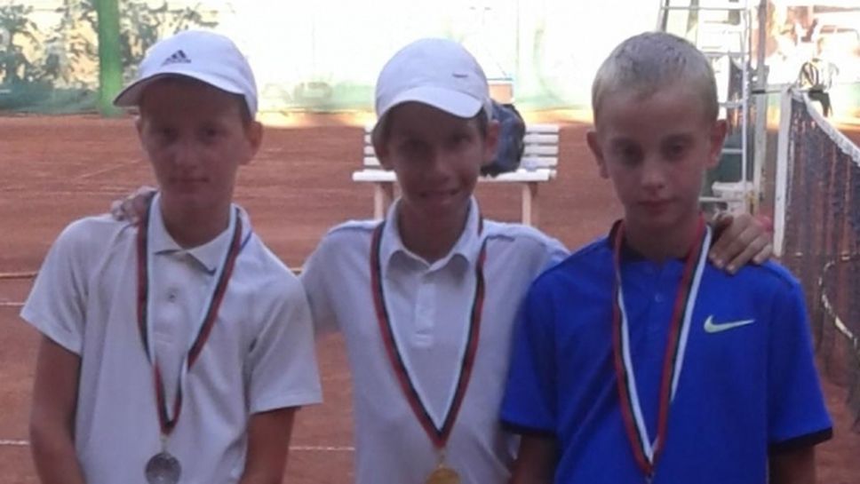 Варненци взеха титлите на турнир по тенис в Шумен