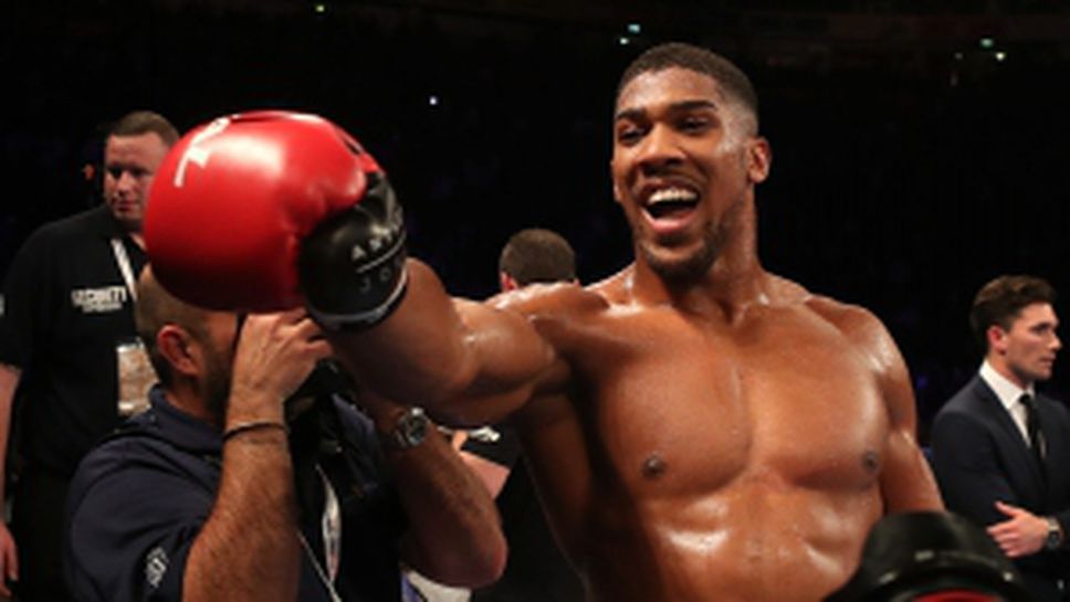 Джошуа нокаутира Молина в третия рунд