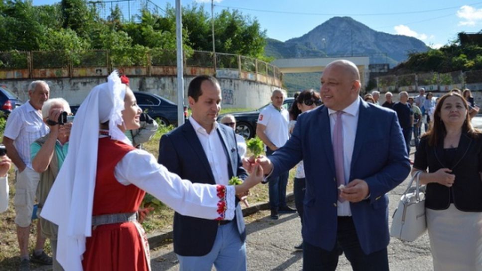 Красен Кралев откри обновената лекоатлетическа писта във Враца