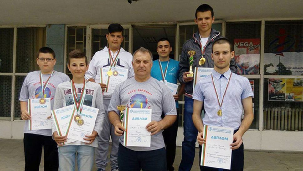 Авиомоделисти от Търговище с фурор на СК