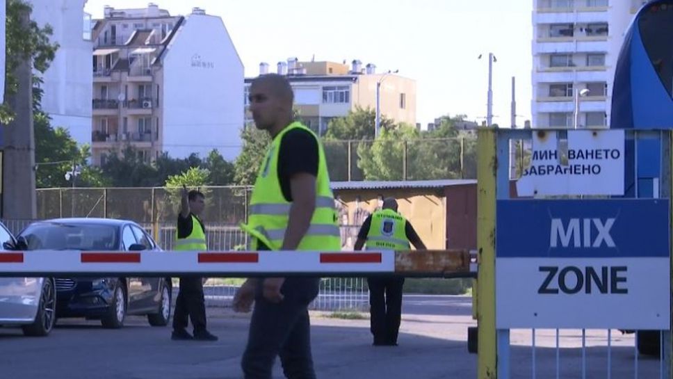Левски закри тренировката си, стюарди охраняват заниманието