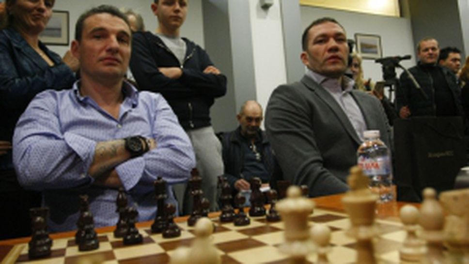 Веселин Топалов игра шах с Кубрат Пулев, Христо Йовов и магистрати от ВСС