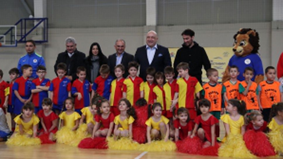 Ивелин Попов бе гост на откриването на деткси коледен спортно-музикален фестивал