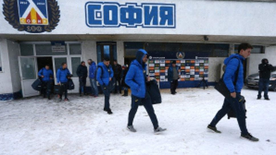Футболистите на Левски заминаха на лагер в Кипър