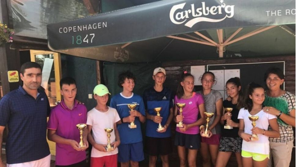 Денислава Глушкова и Ивайло Дечев спечелиха държавен турнир по тенис до 14 години