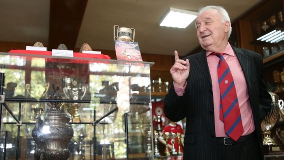 Петър Жеков отговори на думите на Стоичков, че е най-големият български футболист