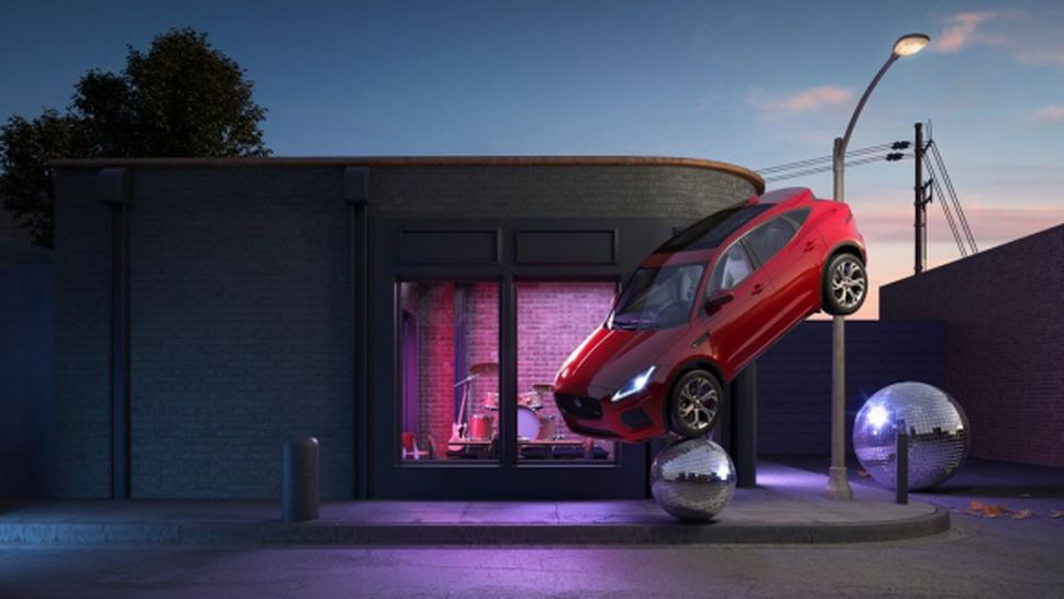 Един сюрреалистичен Jaguar E-Pace