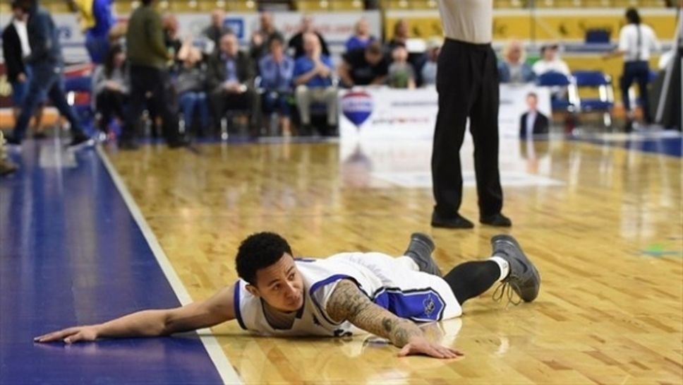 Академик изгони американец, но бързо взе нов