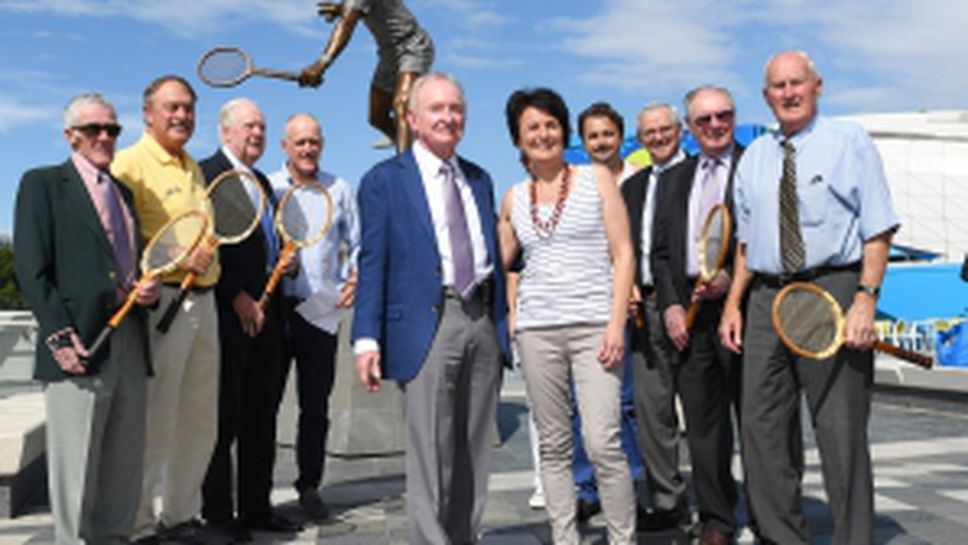 Представиха официално статуя на Род Лейвър в Мелбърн