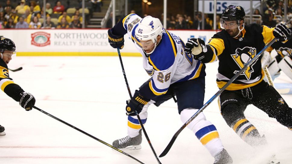Питсбърг издигна петия шампионски банер, но загуби на старта в НХЛ