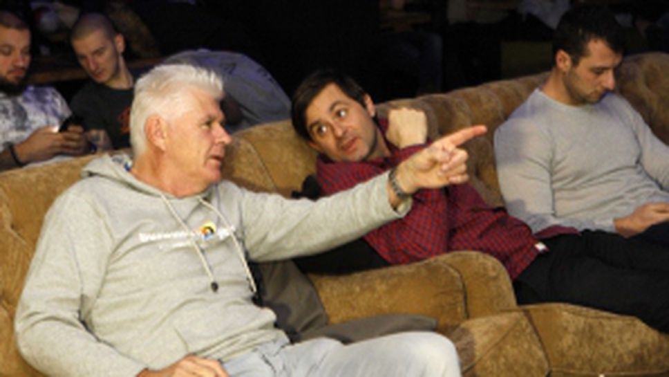 Фенове гледат Григор срещу Надал