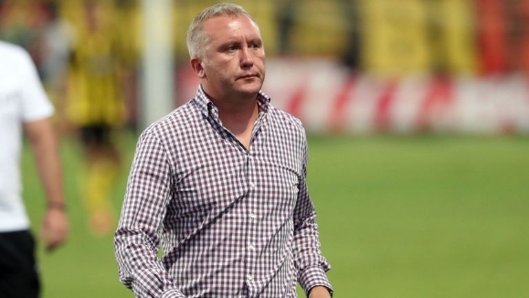 Треньорът на Ботев Пд много ядосан на футболистите, "канарчетата" глобиха дебелак