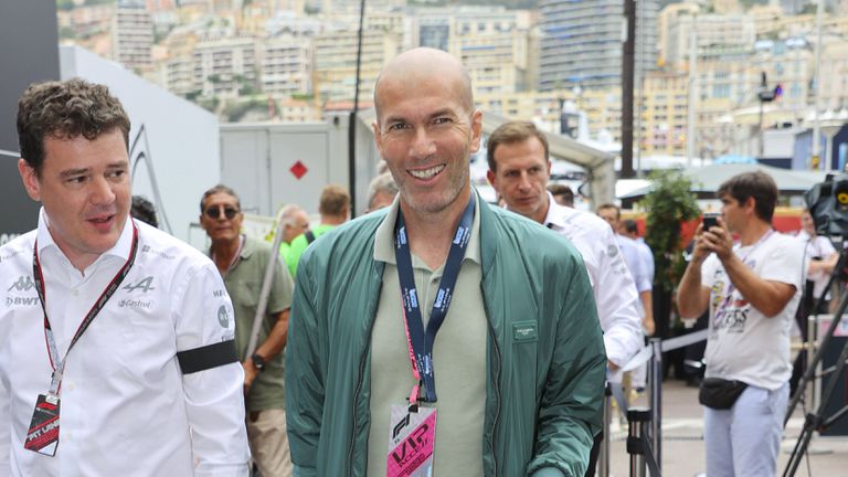 Френската супер звезда Зинедин Зидан е новият посланик на Алпин